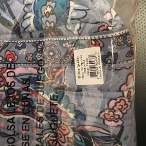 Vera Bradley iconic 100 handbag